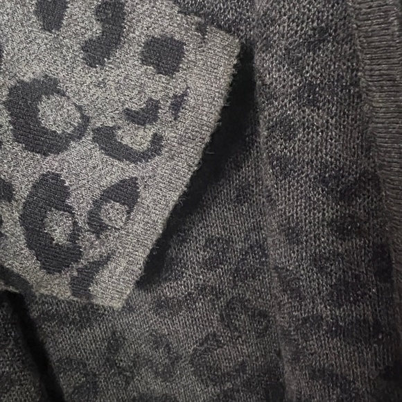JM Collection Lace Open-Front long Cardigan in Gray and Black animal print 310 - Picture 5 of 9